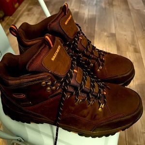 Men’s skechers waterproof men’s boots size 15w, brand new brown.
